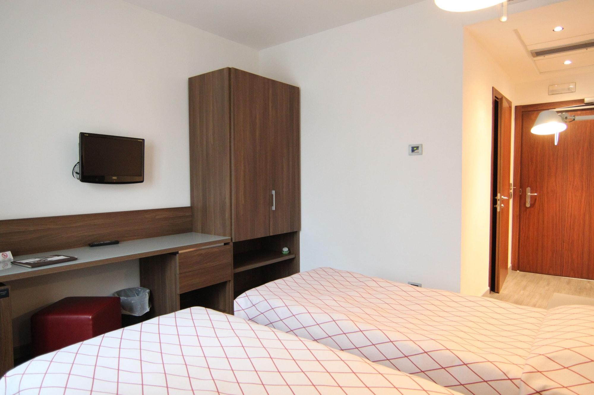Hotel Del Parco Виджевано Экстерьер фото