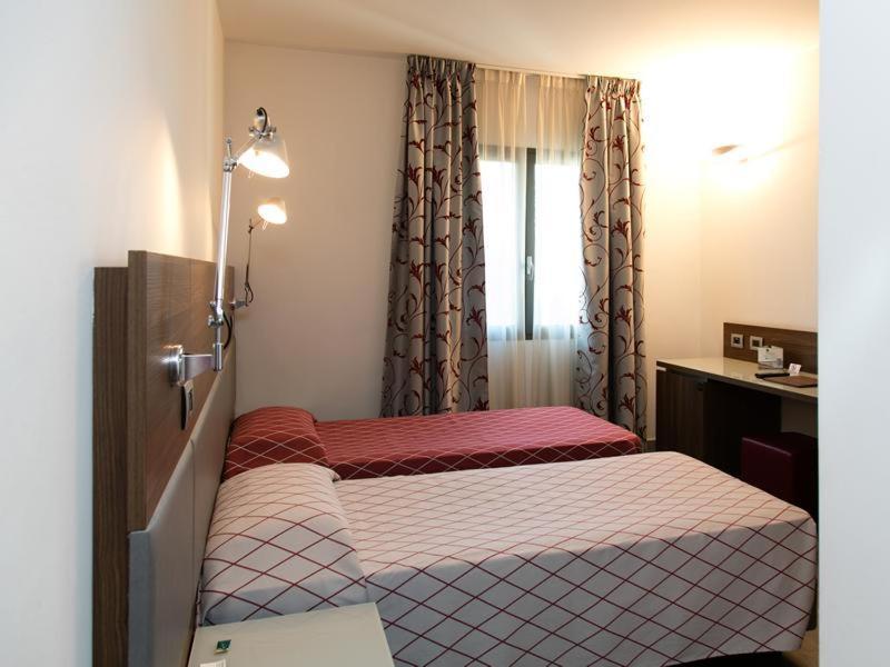 Hotel Del Parco Виджевано Экстерьер фото